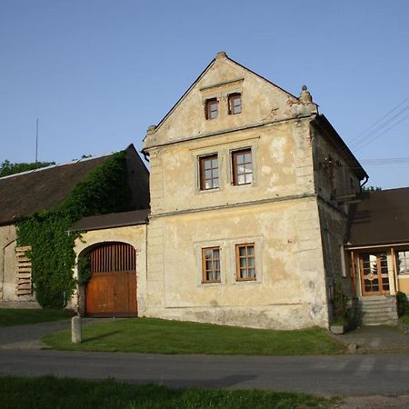 Apartmán Na statku Miskovice  Esterno foto