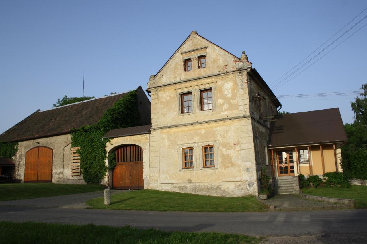 Apartmán Na statku Miskovice  Esterno foto